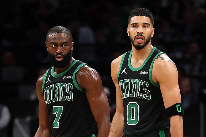 제일런 브라운(왼쪽)과 제이슨 테이텀. 게티이미지코리아