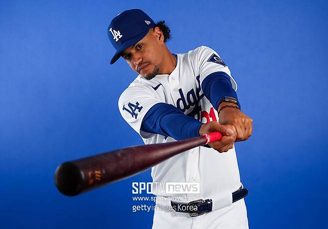 ▲ 데이브 로버츠 LA 다저스 감독은 6일 "에스피날이 (개막 당시) 팀에 없을 것이라 상상하기 어렵다”고 이야기할 정도로 팀 내 위상이 달라지고 있다
