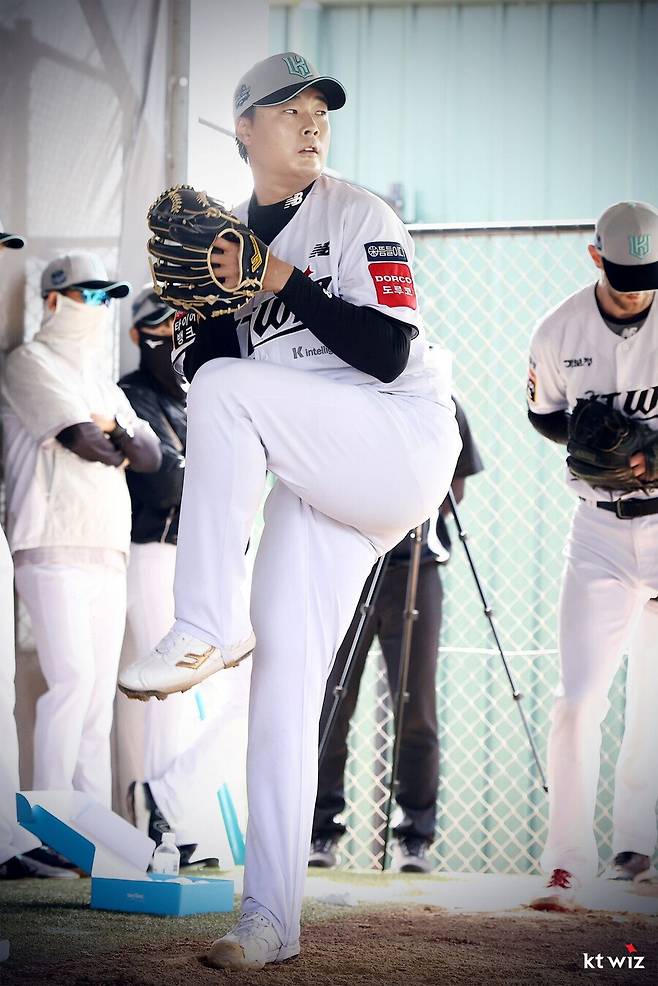 ▲ 강백호의 보상선수로 이적한 한승혁은 자신의 가치를 증명하기 위해 차분하게 오프시즌을 보내고 있다 ⓒKT위즈