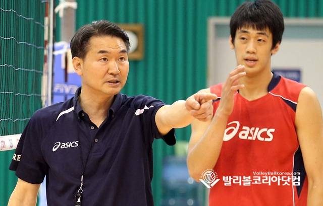 2013 카잔 하계유니버시아드 한국 남자대표팀 김찬호감독이 훈련 시키는 모습.(사진=발리볼코리아닷컴DB)
