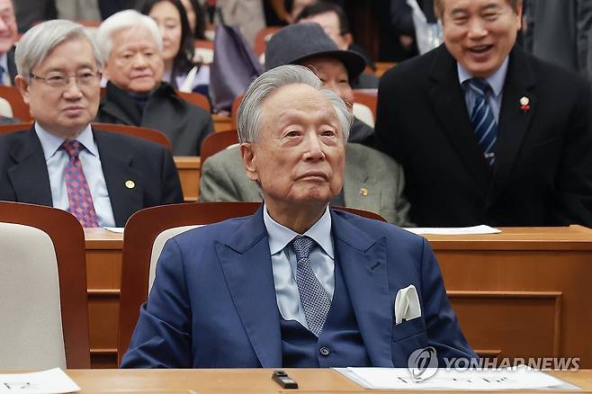 '권노갑 백인평전' 출판기념회 참석한 권노갑 이사장 (서울=연합뉴스) 신현우 기자 = 권노갑 김대중재단 이사장이 6일 국회박물관에서 열린 '권노갑 백인평전' 출판기념회에 참석해 있다. 2026.3.6 nowwego@yna.co.kr