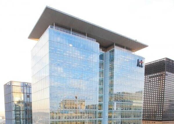 KT가 해킹 은폐, 불법 펨토셀로 인한 개인정보 유출, 대규모 구조조정, MS와의 불투명 계약 등 총체적 경영 실패 논란에도 이를 방조한 사외이사 재선임을 추진해 비판이 커지고 있다. 국민연금이 적극적 주주권을 행사해 지배구조 개혁을 이끌어야 한다는 요구가 확산되고 있다. KT 제공