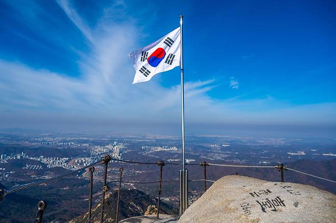 북한산 정상 백운대 태극기(서울관광재단 제공)