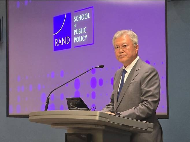 방미(訪美) 중인 문재인 전 대통령이 6일(현지시간) 미 캘리포니아 산타모니카에 위치한 랜드 연구소를 방문해 국제질서 및 남북관계에 관한 좌담회에 참석해 기조연설을 했다. (문 전 대통령 페이스북 갈무리) 2026.03.07/뉴스1