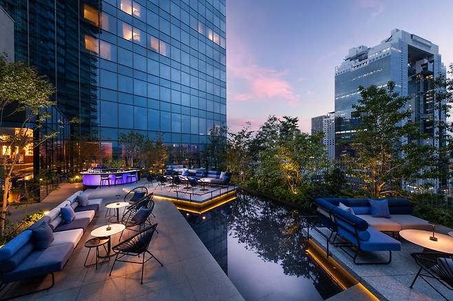 자자 바의 테라스