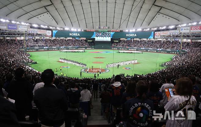 [도쿄=뉴시스] 권창회 기자 = 7일 일본 도쿄돔에서 열린 2026 WBC 조별리그 C조 2차전 한국과 일본의 경기가 관중들로 가득 차있다. 2026.03.07. kch0523@newsis.com