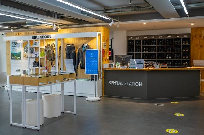 북한산등산관광센터 안내대. 서울관광재단 제공.