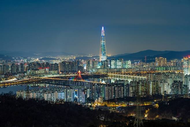 아차산 해맞이전망대에서 바라본 야경. 서울관광재단 제공.