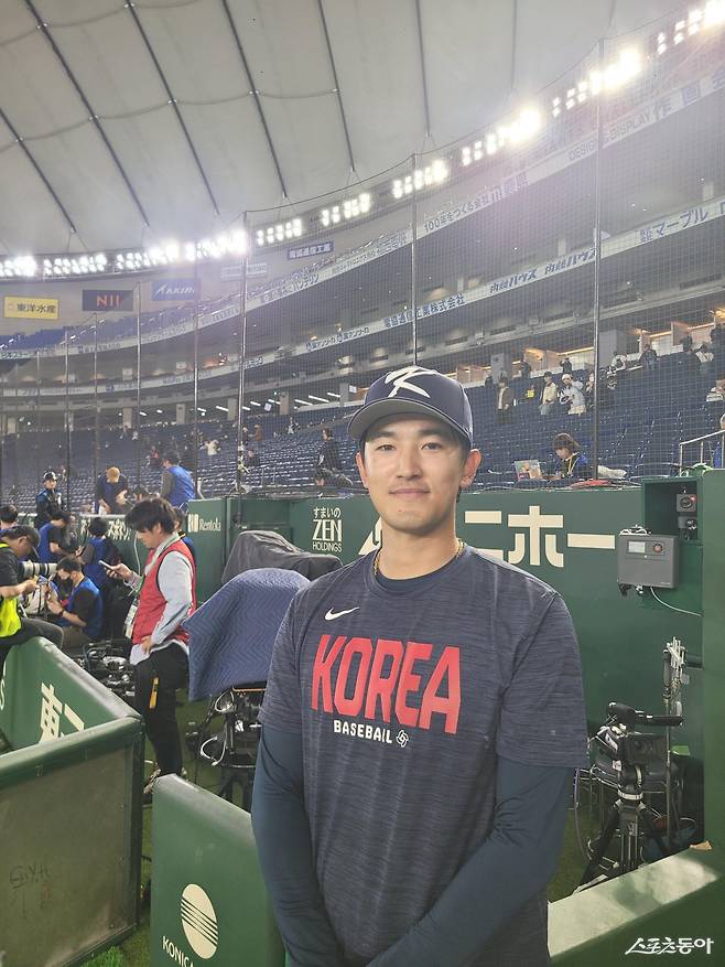 WBC 야구 대표팀 고영표가 5일 일본 도쿄돔서 훈련을 마친 뒤 취재진과 인터뷰를 진행했다. 고영표는 “매번 국제대회를 하면서 아쉬움이 남았다. 마운드에서 생각이 많았던 것 같다. 이번엔 그냥 ‘본능’에 맡기고 마운드에서 공을 던져보려 한다”며 남다른 각오를 전했다. 도쿄|장은상 기자 award@donga.com