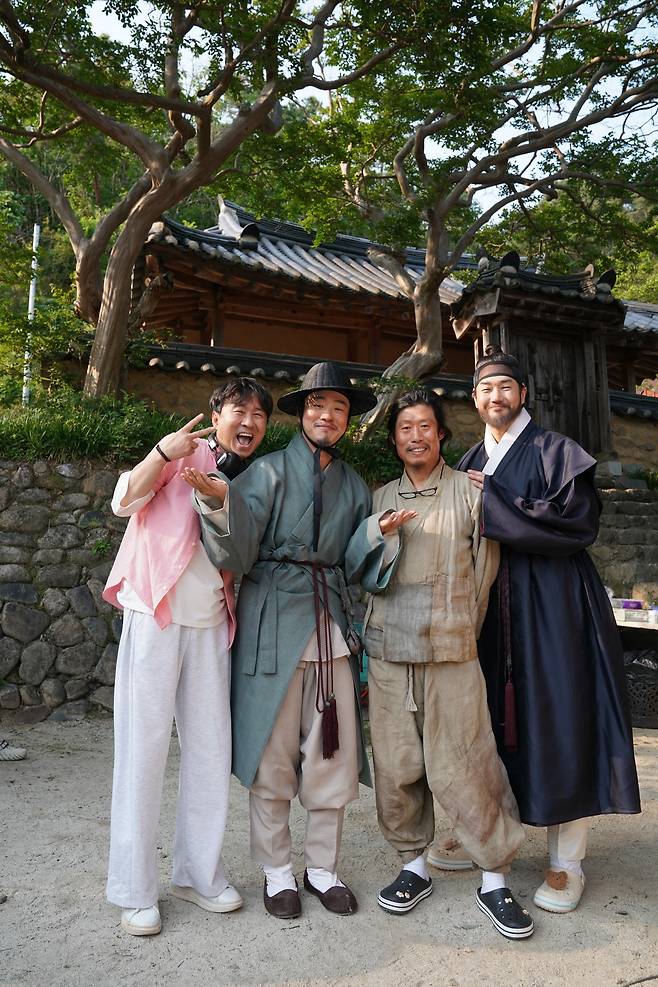 장항준 감독의 영화 ‘왕과 사는 남자’ 촬영현장 비하인드 이미지. 사진 ㈜쇼박스