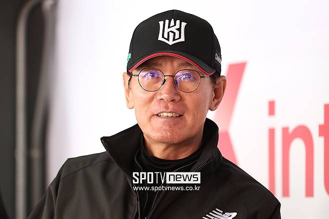 ▲ 올 시즌 두 고졸 신인에게 중요한 임무를 맡길 뜻을 시사하고 있는 이강철 감독 ⓒ곽혜미 기자