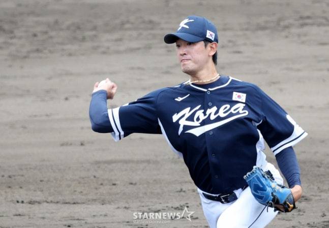 지난 2월 오키나와 온나손에서 등판하고 있는 고영표. /사진=김진경 대기자