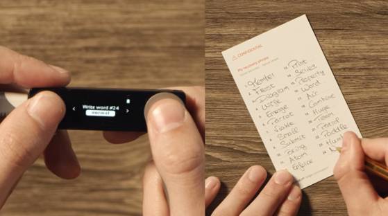 USB 형태의 코인 지갑 '콜드월렛' / 니모닉 코드 〈사진=유튜브 'Ledger' 영상 캡처〉