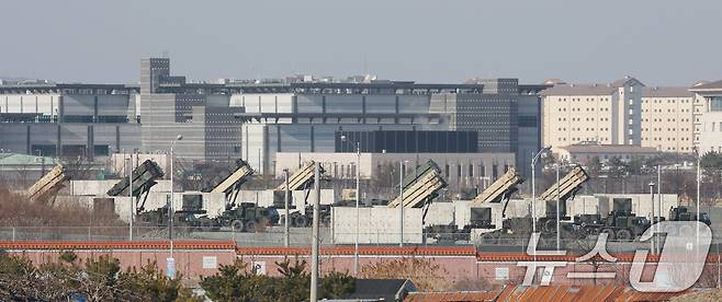 한미 연합연습 '자유의 방패'(Freedom Shield·FS) 연습을 하루 앞둔 8일 경기 평택시 팽성읍 주한미군기지 캠프 험프리스에 방공 무기체계인 패트리엇 미사일이 배치되어 있다.  2026.3.8 ⓒ 뉴스1 김영운 기자