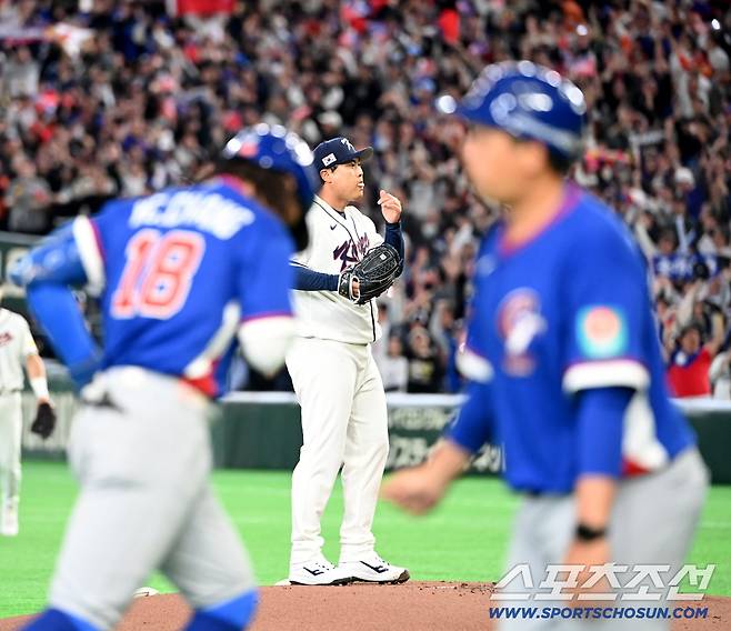 8일 일본 도쿄돔에서 열린 WBC(월드베이스볼클래식) 한국과 대만의 경기, 2회초 류현진이 장위청에 선제 솔로홈런을 허용하고 아쉬워하고 있다. 도쿄(일본)=허상욱 기자wook@sportschosun.com/2026.03.08/