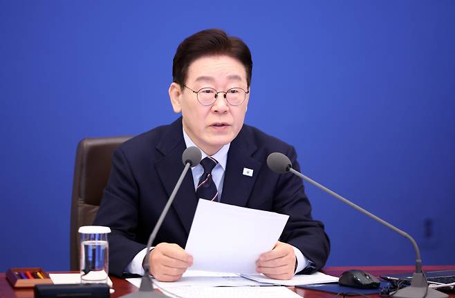 이재명 대통령이 지난 6일 청와대에서 열린 수석보좌관회의에서 발언하고 있다. /뉴스1