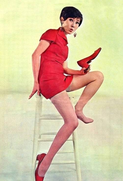 윤복희는 귀국하자마자 노라노를 찾아가 자신의 의상을 전부 만들어 달라고 부탁했다. 노라노가 디자인한 미니스커트가 60년대 대유행했다. /조선일보DB