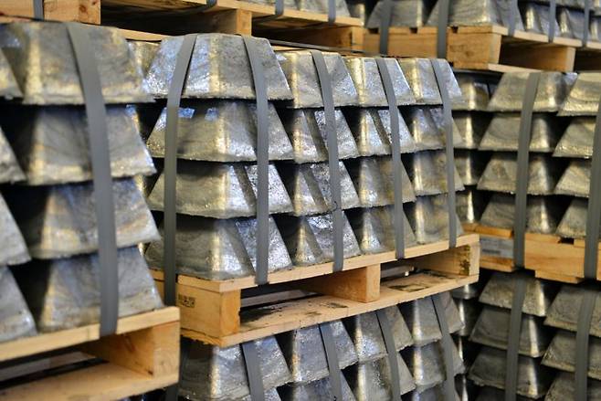 5일 고려아연이 생산한 전략광물 안티모니가 온산제련소에 적재돼 있다. 고려아연제공