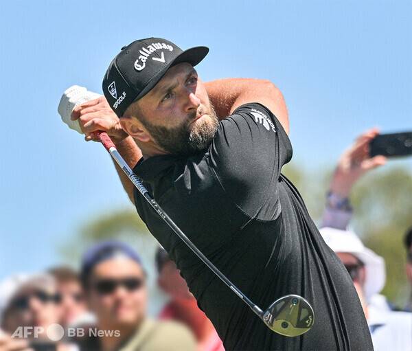 2026년 LIV 골프 시리즈 홍콩 대회 우승 경쟁에 뛰어든 골프스타 존 람(스페인). 사진제공=ⓒAFPBBNews = News1 (사진을 무단으로 사용하지 마십시오.)