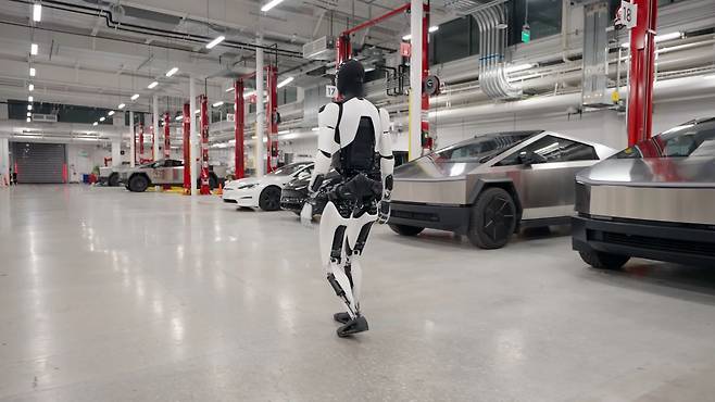 테슬라의 휴머노이드 로봇 옵티머스