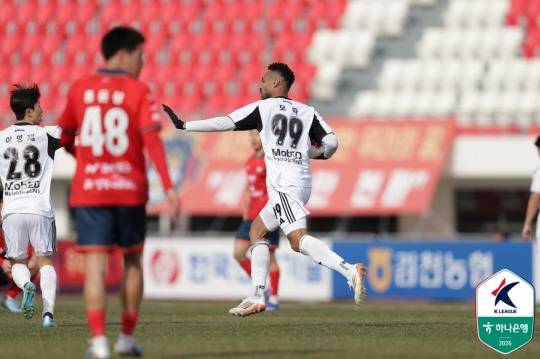 골 세리머니 하는 전북 모따. 사진[연합뉴스]