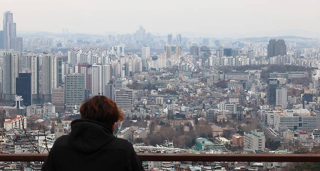 서울 남산 전망대에서 바라본 시내. [연합뉴스]