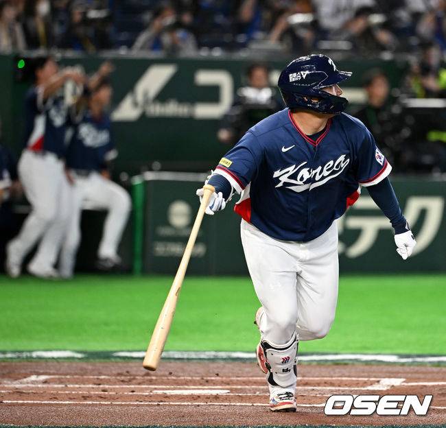 [OSEN=도쿄(일본), 손용호 기자] 7일 일본 도쿄돔에서 2026 월드베이스볼클래식(WBC) 조별리그 C조 대한민국과 일본의 경기가&nbsp;열렸다. 1회초 2사 1,2루에서 한국 문보경이 2타점 적시 좌중간 2루타를 날리고 있다. 2026.03.07&nbsp;/spjj@osen.co.kr