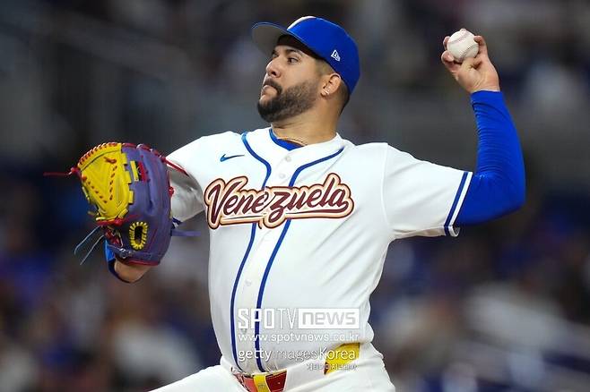 ▲ 베네수엘라 대표팀 소속으로 마운드에 올라 이스라엘 타선을 상대로 8개의 삼진을 뽑아내며 월드베이스볼클래식(WBC) 단일 경기 최다 탈삼진 신기록을 쓴 엔마누엘 데 헤이수스