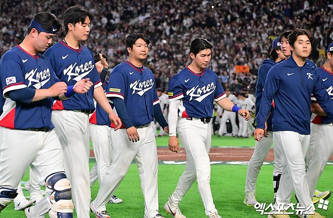 7일 오후 일본 도쿄돔에서 열린 2026 월드베이스볼클래식(WBC) C조 한국과 일본의 경기, 한국이 일본에 6:8로 패배했다.  경기종료 후 한국 선수들이 아쉬워하고 있다. 도쿄, 김한준 기자