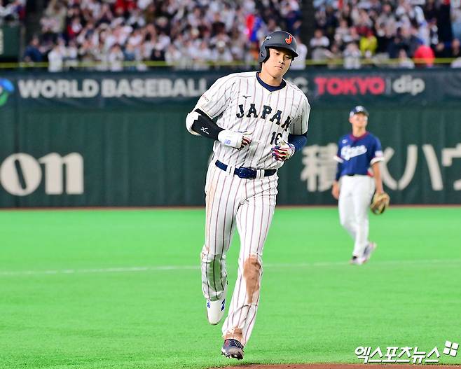류지현 감독이 이끄는 한국 야구대표팀은 7일 일본 도쿄의 도쿄돔에서 열린 2026 월드베이스볼클래식(WBC) 조별리그 C조 일본과의 2차전에서 6-8로 졌다. 이날 오타니 쇼헤이(LA다저스)는 1번 타자로 나와  2타수 2안타 1홈런 1타점을 비롯해 4타석 모두 출루하면서 한일전 승리의 일등공신이 됐다. 경기 후 오타니는 한국 대표팀에 대해 존경을 표하며 일본만큼이나 정교하고 멋진 팀이라고 평가하면서 눈길을 끌었다. 도쿄, 김한준 기자