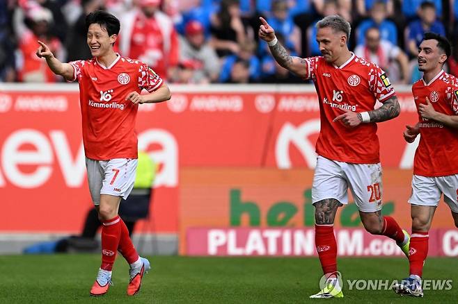 마인츠 이재성(왼쪽). [AFP=연합뉴스]