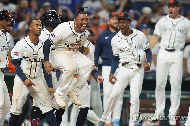 극적인 역전승 거둔 네덜란드 선수단 [AP=연합뉴스]