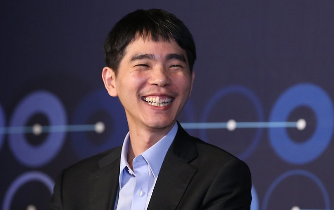 지난 2016년 3월 13일 알파고와의 제4국에서 승리한 뒤 환하게 웃고 있는 이세돌 9단