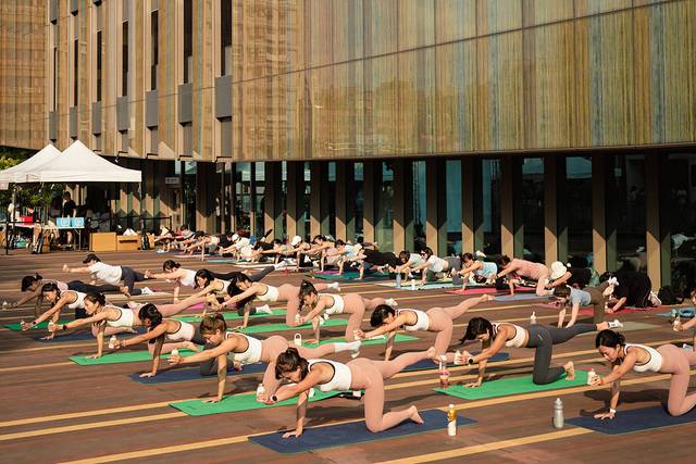 젝시믹스는 일본, 대만, 중국을 비롯해 말레이시아, 인도네시아, 몽골, 호주, 미국 등 10여 개국에 진출해 있다. 사진은 대만 랜드마크에서 진행된 대규모 요가클래스. (젝시믹스)