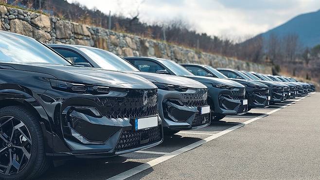 르노 '필랑트&nbsp;하이브리드 E-Tech' 알핀 에스프리 트림의 외관./곽호준 기자&nbsp;