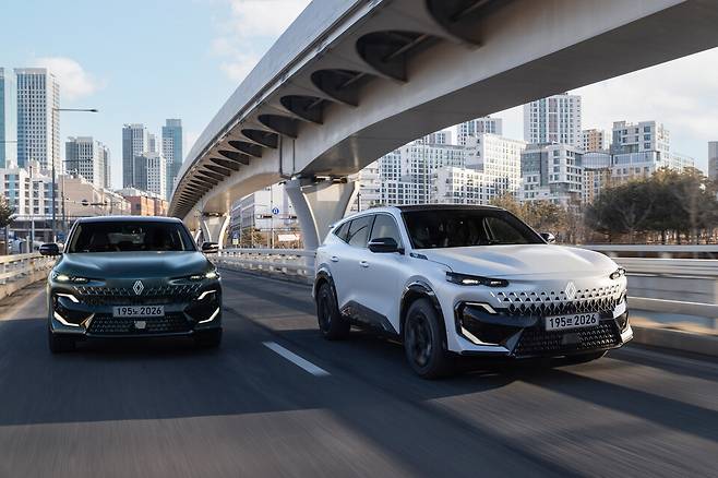 르노 '필랑트 하이브리드 E-Tech'의 주행 모습./르노코리아