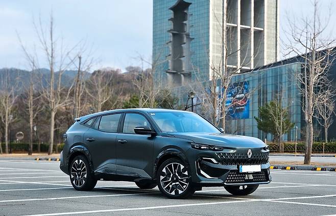 르노 '필랑트&nbsp;하이브리드 E-Tech' 아이코닉 트림의 외관./곽호준 기자&nbsp;