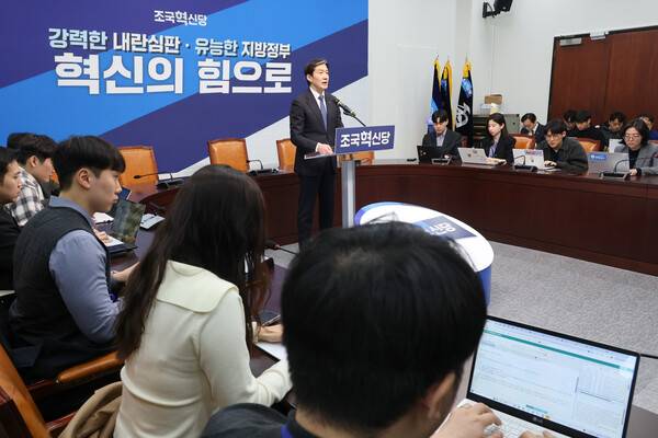 조국혁신당 조국 대표가 9일 국회에서 창당 2주년을 기념해 열린 기자회견에서 당 차원에서 거둔 성과와 소회를 밝히고 있다. 2026.3.9. 연합뉴스