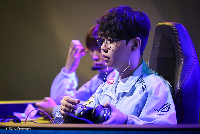 '찬' 박찬화가 '노이즈' 노영진을 가볍게 무너뜨리고 승자 결승으로 향했다.