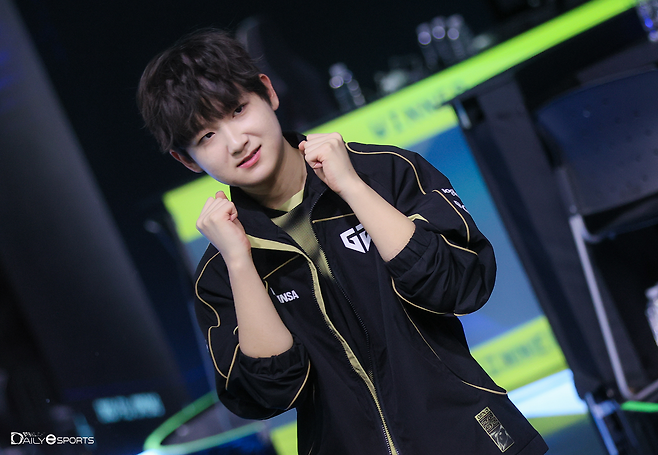 '원더08' 고원재가 '네이비' 김유민을 제치고 '찬' 박찬화와 만나게 됐다.