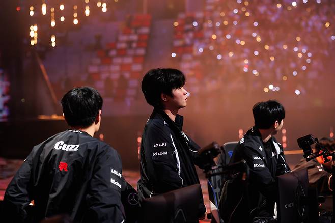 ‘비디디’ 곽보성이 9일 중국 청두 동안호 다목적 체육관에서 열린 2025 롤드컵 결승 패배 후 아쉬움을 드러내고 있다 . 사진 | 라이엇 게임즈