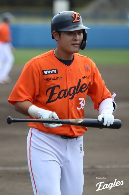 한화 한지윤이 일본 오키나와에서 열린 삼성과 평가전에 임하고 있다. 사진 | 한화 이글스