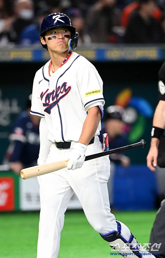 5일 일본 도쿄돔에서 열린 WBC(월드베이스볼클래식) 한국과 체코의 경기. 4회말 김도영이 삼진으로 물러나며 아쉬워하고 있다. 도쿄(일본)=허상욱 기자wook@sportschosun.com/2026.03.05/