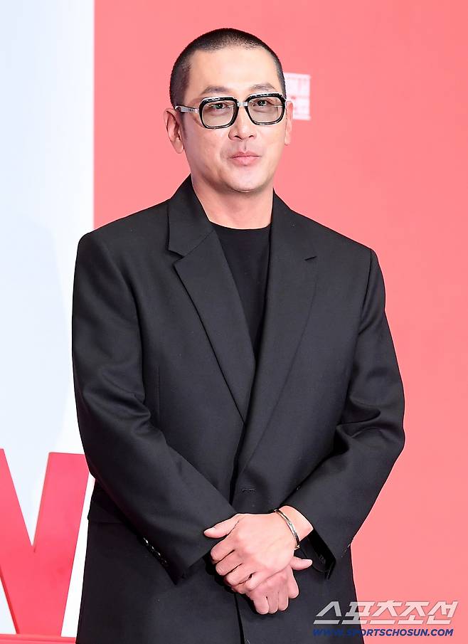 tvN 드라마 '대한민국에서 건물주 되는 법' 제작발표회가 9일 오후 서울 구로구 더링크호텔에서 열렸다. 하정우가 포즈 취하고 있다. 정재근 기자 cjg@sportschosun.com/2026.3.9/