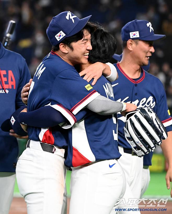 9일 일본 도쿄돔에서 열린 WBC(월드베이스볼클래식) 한국과 호주의 경기, 한국이 승리하며 8강행을 확정했다. 경기가  끝나자 환호하는 한국 선수들. 도쿄(일본)=허상욱 기자wook@sportschosun.com/2026.03.09/