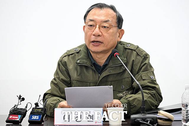 이정현 국민의힘 공천관리위원장이 9일 "후보 없이 선거를 치르는 한이 있더라도 공천 기강은 반드시 세우겠다"고 밝혔다. 사진은 이 위원장이 지난달 20일 오전 서울 여의도 국민의힘 중앙당사에서 열린 제9회 전국동시지방선거 중앙당 공천관리위원회 제1차 회의에 참석해 모두발언을 하고 있는 모습. /남용희 기자