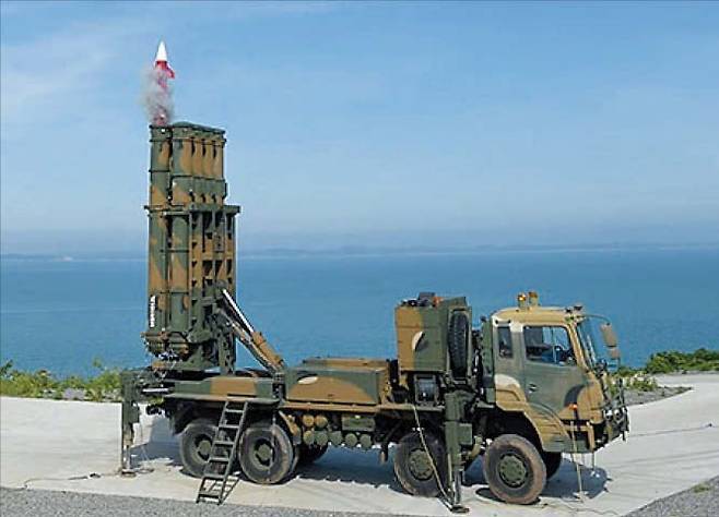 ‘한국판 패트리엇’으로 불리는 국산 지대공 유도미사일 천궁-Ⅱ의 모습. 정부는 ‘천궁-Ⅱ’의 유도탄 30여 기를 아랍에미리트(UAE)에 조기 인도하기로 한 것으로 8일 전해졌다./방위사업청