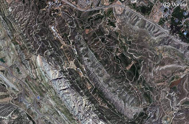 미국과 이스라엘의 공격으로 폐허가 된 이란의 한 미사일 기지./AFP 연합뉴스