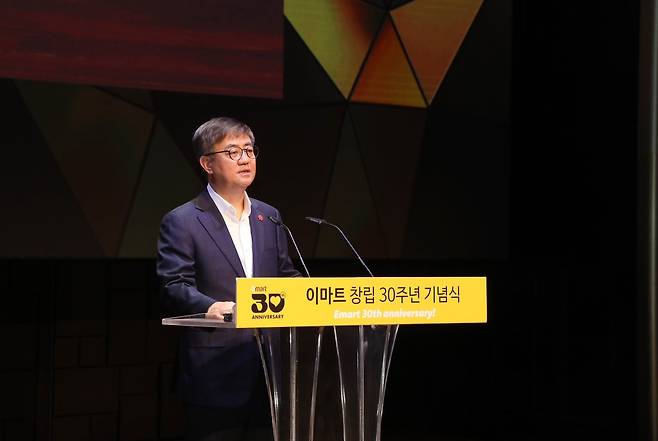 2023년 이마트 창립 30주년 기념행사에서 한채양 대표이사가 기념사를 하고 있다./이마트 제공