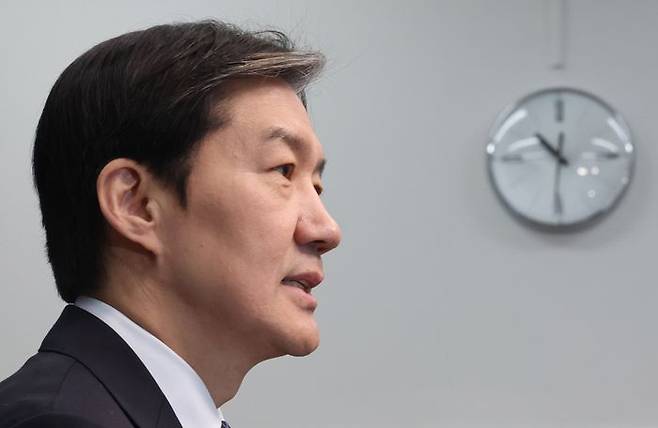 조국혁신당 조국 대표가 9일 국회에서 창당 2주년을 기념해 열린 기자회견에서 당 차원에서 거둔 성과와 소회를 밝히고 있다. ⓒ연합뉴스